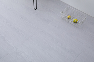 Chine Liquidation d'usine Revêtement de <span class=keywords><strong>sol</strong></span> <span class=keywords><strong>stratifié</strong></span> HDF étanche pour salle de bain Salon Cuisine à bas prix AC3 Taux de résistance à l'usure - Product Image 4