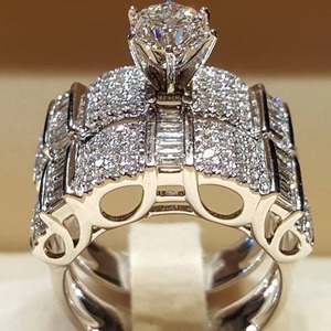 Anillo de Diamantes Simulados con Ocho Corazones y Ocho Flechas, Estilo Europeo Americano, Anillo de Compromiso con Circonita - Product Image 1