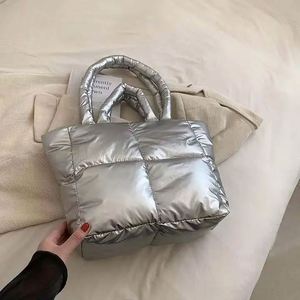 Muestra Gratis: Bolso de Hombro Acolchado de Poliéster para Mujer, Bolso de Mano de Invierno, Bolso Tote Acolchado de Alta Calidad, Bolso Burbuja - Product Image 4