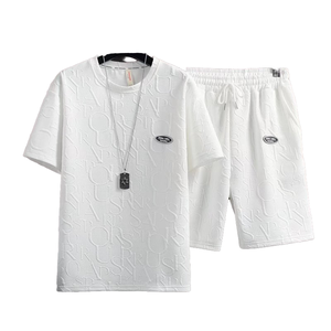ชุดเซ็ตเสื้อผ้าผู้ชายสไตล์วินเทจลายตัวอักษรสร้างสรรค์สำหรับฤดูร้อน ชุดลำลองระบายอากาศ 2 ชิ้น เสื้อยืดและกางเกงขาสั้น - Product Image 3