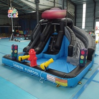 Toboggan aquatique gonflable commercial à double piste sur le thème des voitures de course avec piscine à éclaboussures et canon à eau pour la location événementielle