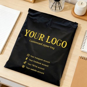 Bolsas de Embalaje para Ropa con Cierre, Color Negro Mate Esmerilado, Personalizables, Compostables, Reciclables, con Impresión de Logotipo - Product Image 2