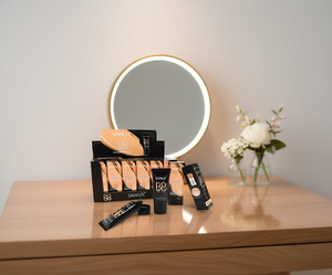 Coffret cadeau de maquillage Sanyt BB Cream avec miroir et fleurs sur table en bois pour une routine beauté - Product Image 2