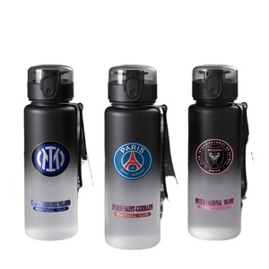 Bouteille d'eau en matériau <span class=keywords><strong>PC</strong></span> pour supporters de football avec isolation thermique, souvenir des équipes de football de Paris, Barcelone, Arsenal - Product Image 1