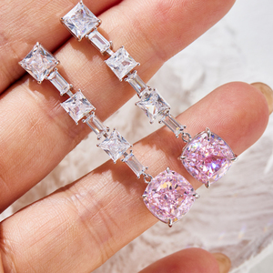 Boucles d'oreilles longues et élégantes pour femmes, accessoires de mariage, bijoux en laiton scintillants et tendance, or, zircon taillé rayonnant - Product Image 1