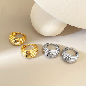 Pendientes de latón con rayas de alta gama, chapados en oro de 18k, accesorios de moda versátiles para mujer. - Product Image 4