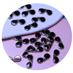 Mini lunettes de soleil noires en résine à dos plat, cabochons décoratifs DIY, jouets pour poupées, accessoires de mode, accessoires miniatures pour poupées - Product Image 1
