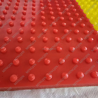 Tapis de sécurité standard 2205x1810mm en polyuréthane robuste, antidérapant avec clous en acier pour plateformes de forage pétrolier et découpe au sol