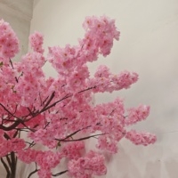 Grand arbre artificiel de cerisier en fleurs sur mesure |   Arbre de cerisier réaliste fait main pour la décoration intérieure des hôtels, des villas et des centres commerciaux