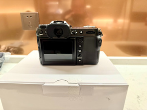 กล้อง FUJIFILM GFX100S มือสอง บันทึกวิดีโอ 4K ความละเอียด 102MP เหมาะสำหรับการถ่ายภาพทิวทัศน์และสถาปัตยกรรม - Product Image 2