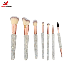 Juego de 7 Brochas de Maquillaje de Lujo con Pedrería Plateada, Brillantes, Venta al Por Mayor, Envío en 3 Días, GZ RTS, Pedidos Mixtos Disponibles - Product Image 1