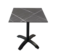 Table de bistrot moderne de 60 cm carrés, aspect marbre, avec base en piédestal noir pour café, restaurant, hôtel, salle à manger