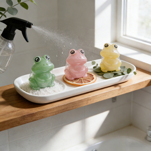 Savon solide artisanal hydratant pour enfants en forme de grenouille, à base de glycérine et de beurre de karité, formule de soin de la peau - Product Image 3