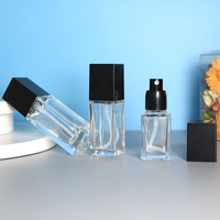 30ml Klare Glas-Quadratflasche für Kosmetik-Foundation mit Schwarzer Pumpe und Deckel, Matt Frostoptik mit Heißprägung