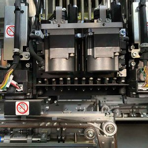 Yamaha YSM20R Monteur de puces à grande vitesse SMT Pick Place Machine Équipement d'assemblage de circuits imprimés Composants de base PLC 380V/220V 3 mois - Product Image 2