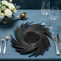 Assiettes de Présentation Personnalisables en PP Argenté et Noir, Durables et Non Toxiques, Bordure Unique Effet Tourbillon pour Mariages de Luxe et Fêtes Modernes