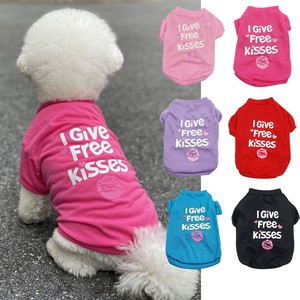 Camiseta de algodón para perros con estampado de besos gratis, ropa para mascotas para el día de San Valentín, estilo informal, lavable a máquina - Product Image 1