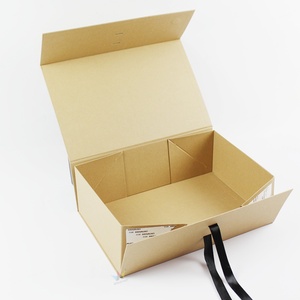 Boîte cadeau de mariage pliable magnétique personnalisable pour l'emballage de vêtements avec poignées en matériau laminé - Product Image 4