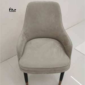 Chaise de restaurant moderne en cuir PU avec coussin moelleux, design contemporain pour salle à manger, extérieur et hôtel, mobilier commercial - Product Image 1