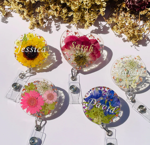 Bobine d'insigne en résine fleur de naissance personnalisée porte-insigne en résine en relief avec nom personnalisé porte-insigne médecin/infirmière - Product Image 1