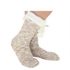 Pantofole da Interno Bianche per <span class=keywords><strong>Donna</strong></span> con Fodera Super Confortevole e Pompon, per Uso Quotidiano Invernale - Product Image 1