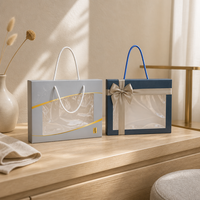 Boîte cadeau en carton blanc avec fenêtre transparente et poignée, emballage de vente au détail portable, conception de rabat personnalisée, logo, fournisseur OEM