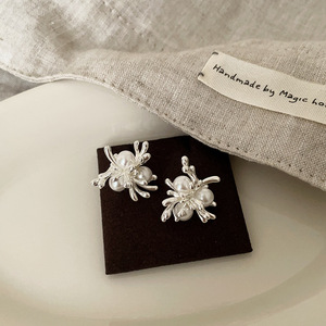 Pendientes de Perlas de Imitación de Alta Gama Estilo Francés para Mujer, Aleación de Oro, Diseño de Flores de Fuegos Artificiales de Moda, Versátiles - Product Image 5