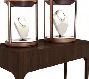 Set Espositivo Lusso in Legno Scuro e Oro Rosa per <span class=keywords><strong>Gioielli</strong></span> - Pacchetto Completo Chiavi in Mano con Base a Piedistallo Cilindrica e Vetrina per Collane con LED - Product Image 2