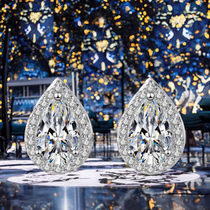 Pendientes de tuerca clásicos unisex de lujo con moissanita chapada en rodio, diseño de flor de plata 925 con corte de pera y engaste de bisel, ideales para bodas. - Product Image 4