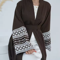 OEM Vente en gros Abaya ouverte élégante et modeste brodée à la main de Dubaï pour femmes Robe musulmane printemps décontractée pour vêtements pour femmes