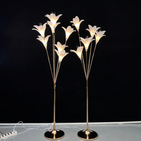 Décorations et fournitures de mariage : Nouveaux accessoires de scène de mariage de haute qualité, lumières décoratives électroplaquées blanc laiteux, ornements de chemin de mariage à 7 têtes de lys, lumières de chemin de mariage.