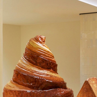 Décoration extérieure pour boulangerie : Sculpture en résine légère de croissant, design personnalisé, style alimentaire, pour desserts et pains