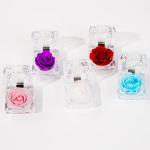 กล่องใส่แหวนอะคริลิคใส D436 Eternal Rose ทำมือ พร้อมดอกไม้ประดิษฐ์สำหรับสารภาพรัก ของขวัญวันวาเลนไทน์ กล่องใส่แหวน Eternal - Product Image 6