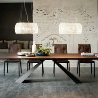 Table à manger rectangulaire en bois massif design contemporain, pieds en métal, durable et imperméable pour restaurant et usage de loisirs