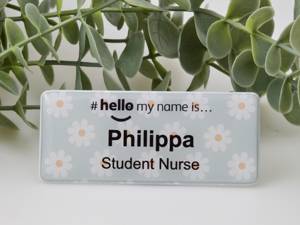 Badge nominatif rétractable en résine acrylique personnalisable OEM/ODM avec motif 'Hello My Name Is Daisy' pour étudiants, infirmières, médecins, accouches, personnel hospitalier et du NHS - Product Image 6