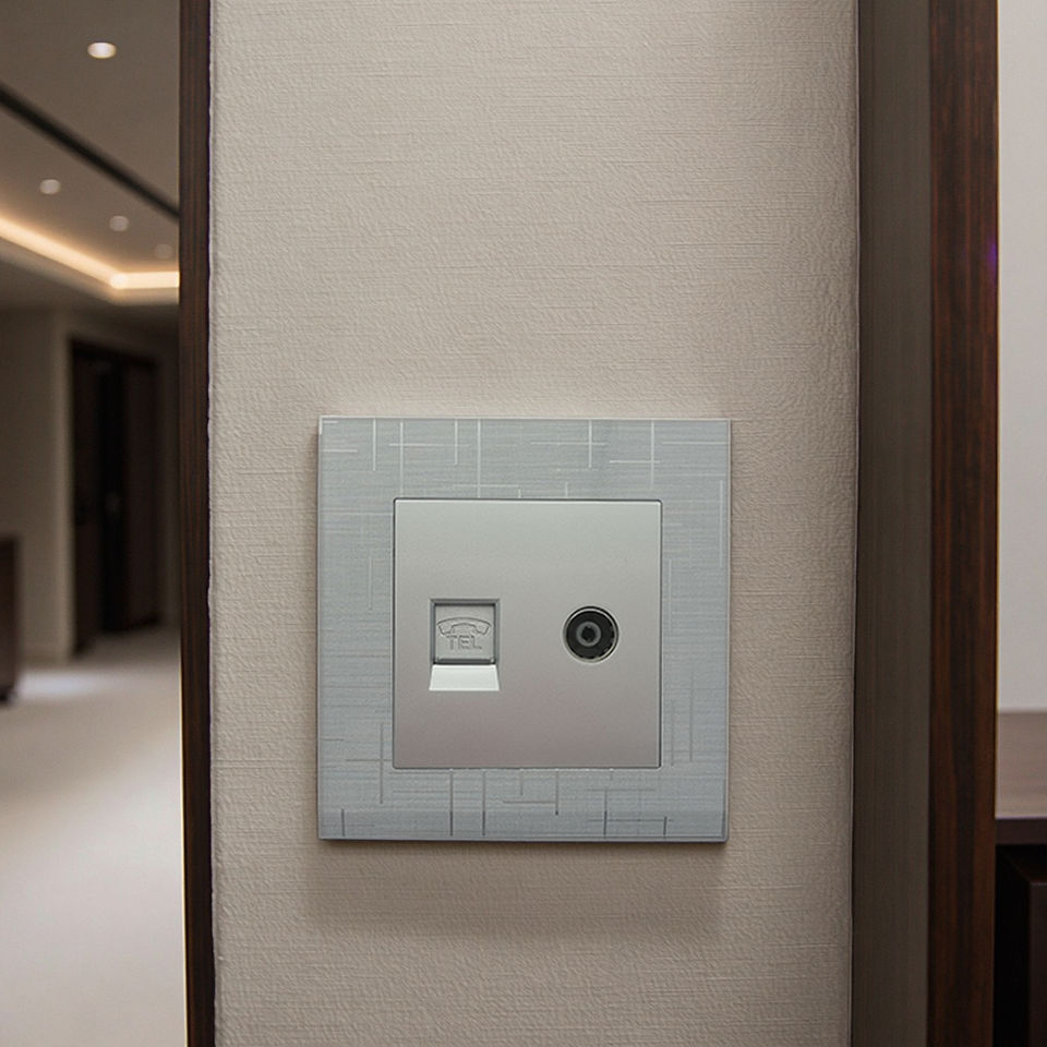 VNX Factory Deliver Selling UK Standard One Gang Telephone Socket With 1Gang TV Socket Silver Color PC Material for Home
