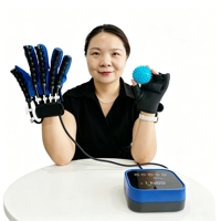 Gants électriques pratiques à télécommande (plastique) pour améliorer les compétences d'autosoins et les mouvements des mains des utilisateurs âgés