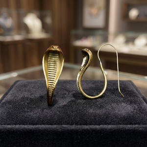 Boucles d'oreilles pendantes en laiton Cobra Roi Indien, motif serpent tribal - Product Image 1