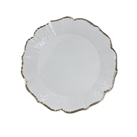 Assiette de présentation de luxe légère et rétro à motif végétal, idéale pour les banquets de mariage, avec finition or, argent et or rose