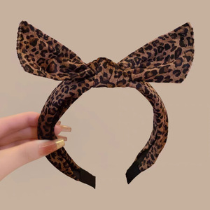 ที่คาดผมขนปุยลายการ์ตูนน่ารักตลกๆ ทำมือ สำหรับผู้หญิง ฤดูใบไม้ร่วง ฤดูหนาว  แบบคลุมศีรษะสูง ใช้สำหรับล้างหน้า แต่งหน้า - Product Image 3