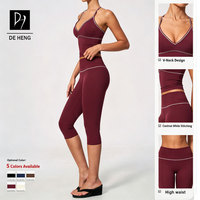 Ensemble de sport brossé de haute qualité pour femme : débardeur doux à col en V et pantalon capri respirant effet galbant – Ensembles de yoga