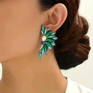 Eleganti Orecchini a Perno con Piume per Donne, Accessori per Orecchie Geometrici per Uso Quotidiano - Product Image 1