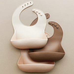 ODM OEM <span class=keywords><strong>Bavoir</strong></span> en silicone écologique antibactérien pour bébé, cadeau de naissance, simple couche, poche large, <span class=keywords><strong>bouton</strong></span>-<span class=keywords><strong>pression</strong></span>, 6-36 mois, facile pour tout-petit - Product Image 2