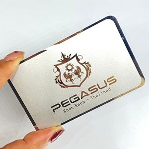 Tarjetas de Visita Metálicas Verdes Brillantes con Impresión a Doble Cara Doradas - Product Image 3