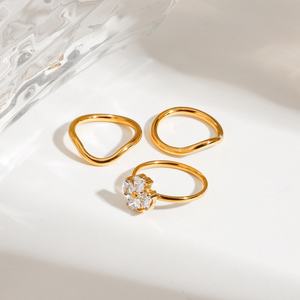 แหวนสแตนเลสสตีลรูปใบโคลเวอร์สี่แฉกประดับเพชร สไตล์ยุโรปและอเมริกา แหวนระดับไฮเอนด์และดีไซน์เฉพาะกลุ่ม เครื่องประดับสแตนเลสสตีล - Product Image 3