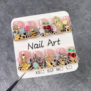 <span class=keywords><strong>Uñas</strong></span> Postizas Francesas con Estampado <span class=keywords><strong>de</strong></span> Leopardo Rosa, Estilo Y2K, Cortas, Hechas a Mano, con Púas, Flores <span class=keywords><strong>de</strong></span> Ángel, Diamantes <span class=keywords><strong>de</strong></span> Imitación - Product Image 3
