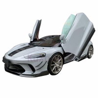 Kit carrosserie pour McLaren GT Style, en fibre de carbone sèche, comprenant un becquet avant, des extensions de jupes latérales, un diffuseur arrière, un aileron arrière et un couvre-becquet.