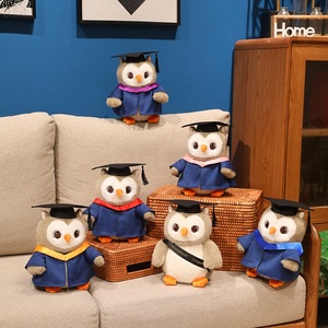 Nuovo Arrivo: Gufo di Peluche per la Laurea, Gufo Imbottito con Toga da Dottore, Regalo di Laurea per Studenti, Morbido Gufo con Cappello Giocattolo - Product Image 4