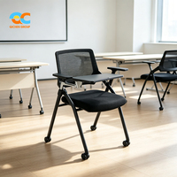 Chaise de formation pliante Qichen, directement de l'usine, avec plateau relevable, dossier en maille noire, quatre roulettes, empilable pour salle de classe