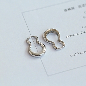 Pendientes de aro finos de plata esterlina ligera con diseño de moda joyería pura amigable con la piel para regalo - Product Image 1